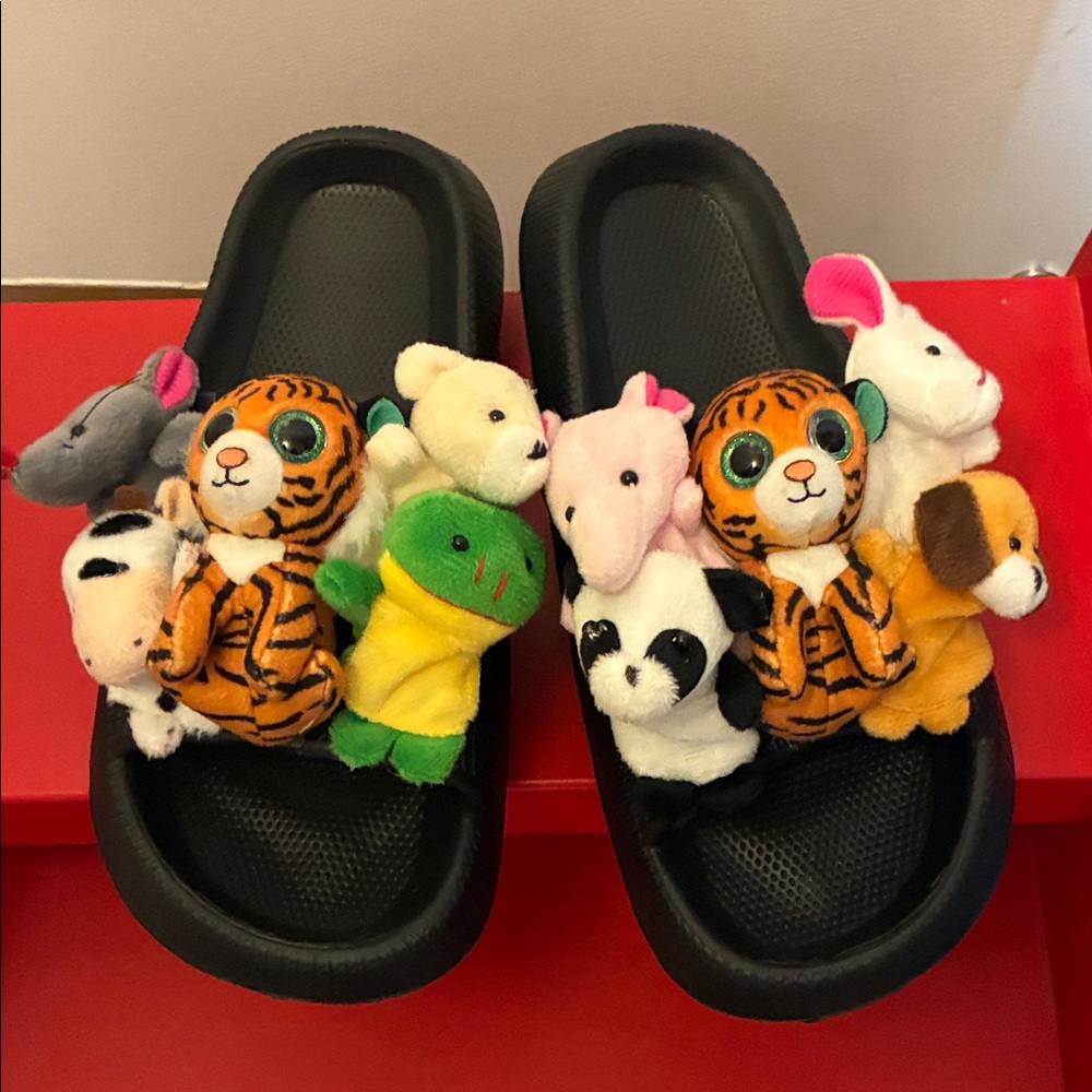 NWOT Black Slides with Plush Animal Accents womens 8-9 38-39